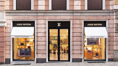 Louis Vuitton Genova Store in Genova, Italia 